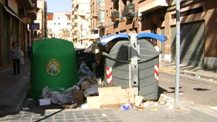 Ver v&iacute;deo  'Comando Actualidad - Recortados - Rodeados de basura'