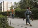 Un comando talib&aacute;n asalta el barrio de las embajadas en Kabul