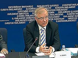 Ver v&iacute;deo  'La Comisi&oacute;n Europea busca una salida para Grecia y aprueba el rescate de Portugal'