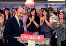 El candidato del PSOE a la presidencia del Gobierno español, Alfredo Pérez Rubalcaba, en un momento de la comparecencia ofrecida en la sede de su partido en la calle Ferraz de Madrid.
