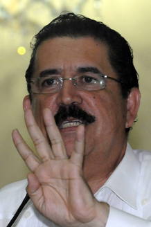 COMPLEJO CAMINO POL&Iacute;TICO ESPERA A HONDURAS TRAS CONSULTA PROMOVIDA POR ZELAYA
