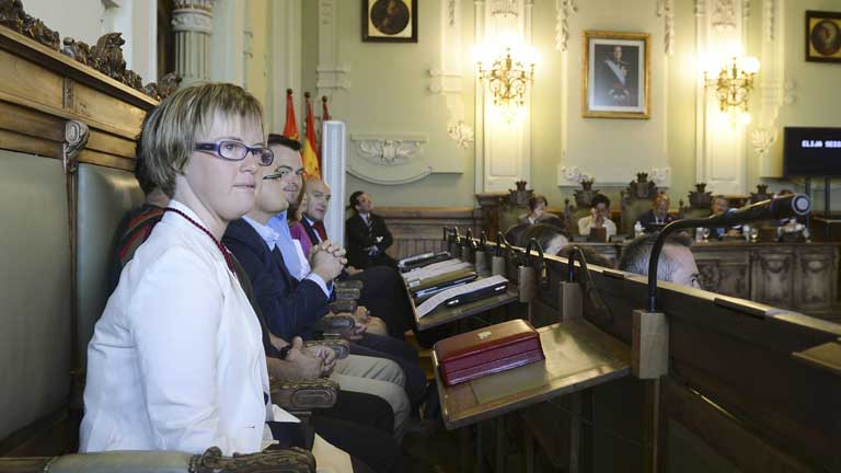 Ángela Bachiller, con síndrome de down, jura su cargo como concejala