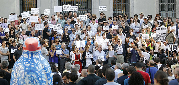CONCENTRACIÓN DE ASOCIACIONES VINCULADAS AL MUNDO DEL ARTE PARA PROTESTAR CONTRA LA SUBIDA DEL IVA CONCENTRACIÓN DE ASOCIACIONES VINCULADAS AL MUNDO DEL ARTE PARA PROTESTAR CONTRA LA SUBIDA DEL IVA