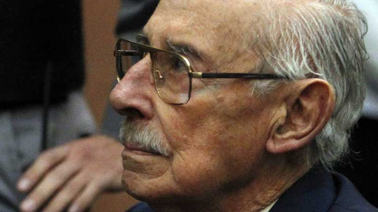 Un tribunal de Buenos Aires ha condenado a 50 años de prisión al exdictador Jorge Rafael Videla 