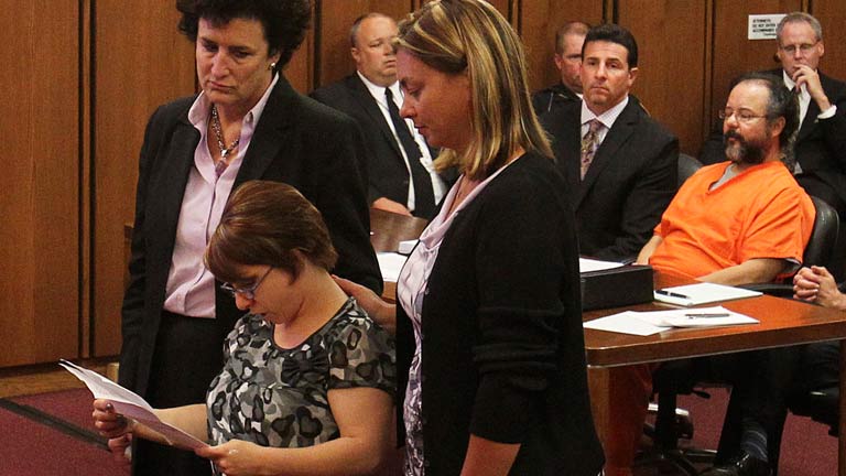 Condenan a cadena perpetua al 'monstruo de Cleveland'