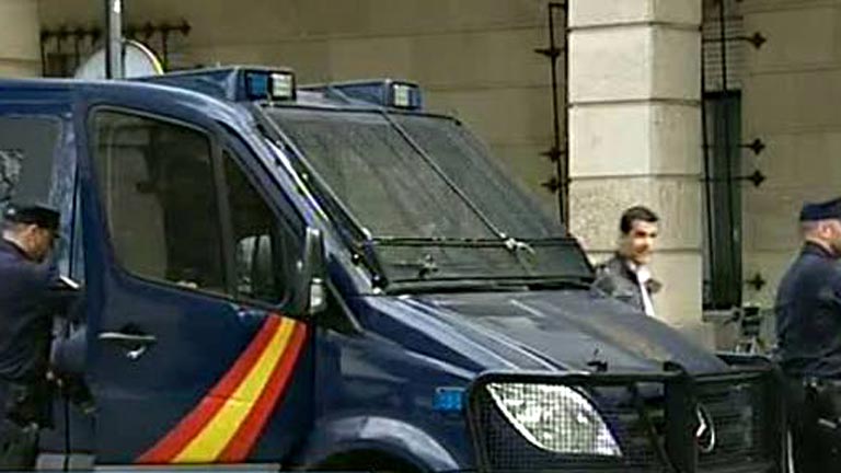 Condenados a 10 y 8 a&ntilde;os los dos padres acusados de intercambiarse a sus hijas para abusar de ellas   