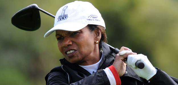 Condolezza Rice y Darla Moore, las primeras mujres admitidas en el Club Augusta de Golf, tras años de debate al no poder participar hasta la fecha las mujeres en el selecto club. Condolezza Rice y Darla Moore, las primeras mujres admitidas en el Club Augusta de Golf, tras años de debate al no poder participar hasta la fecha las mujeres en el selecto club.