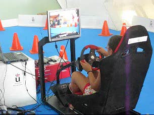 Ver v&iacute;deo  'Conducir un robot con volante'