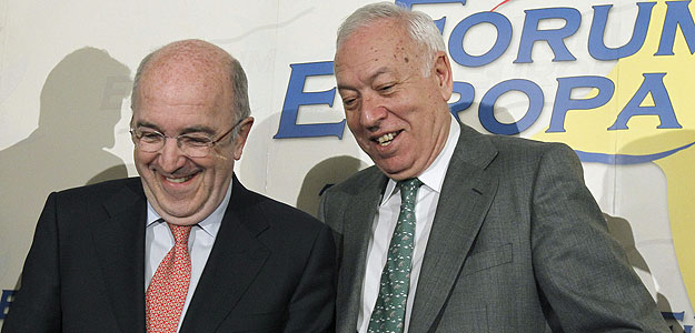 García-Margallo y Joaquín Almunia en una conferencia en el Fórum Europa en Madrid. García-Margallo y Joaquín Almunia en una conferencia en el Fórum Europa en Madrid.