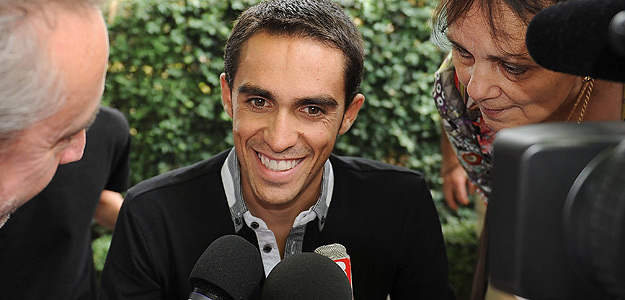 El ciclista espa&ntilde;ol Alberto Contador, antes de competir en la carrera cicl&iacute;stica Castillon la Bataille, cerca a Burdeos.