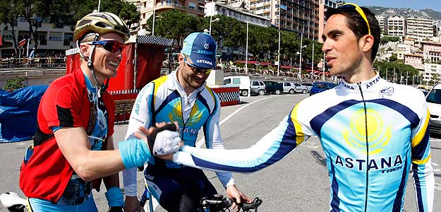 Contador saluda a Alexander Vinokourov en Montecarlo el pasado mes de marzo