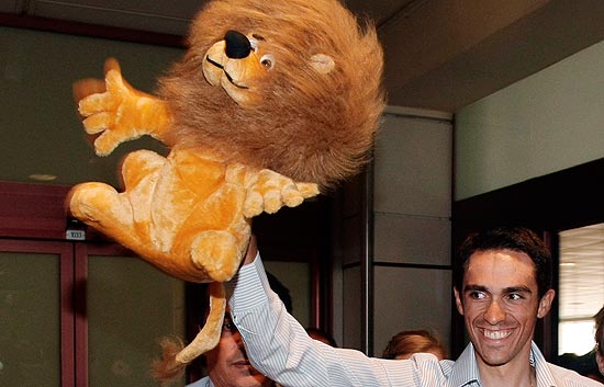 Alberto Contador ya est&aacute; en Espa&ntilde;a