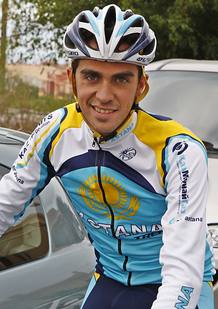 Alberto Contador posa para los medios momentos antes de iniciar el entrenamiento.