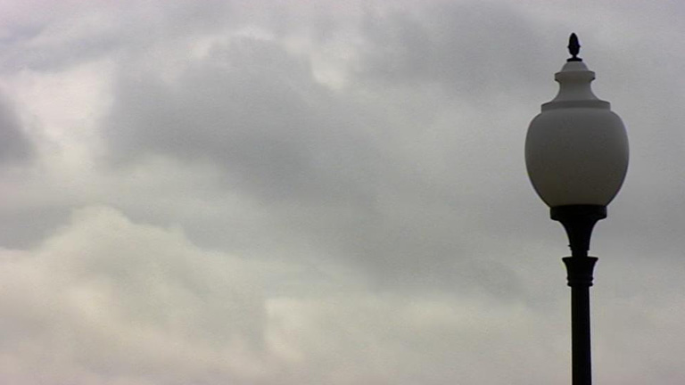 Contin&uacute;an los cielos nubosos y bajan las temperaturas 