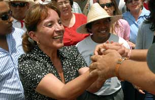 Ver v&iacute;deo  'Contin&uacute;an las marchas pro-Zelaya'