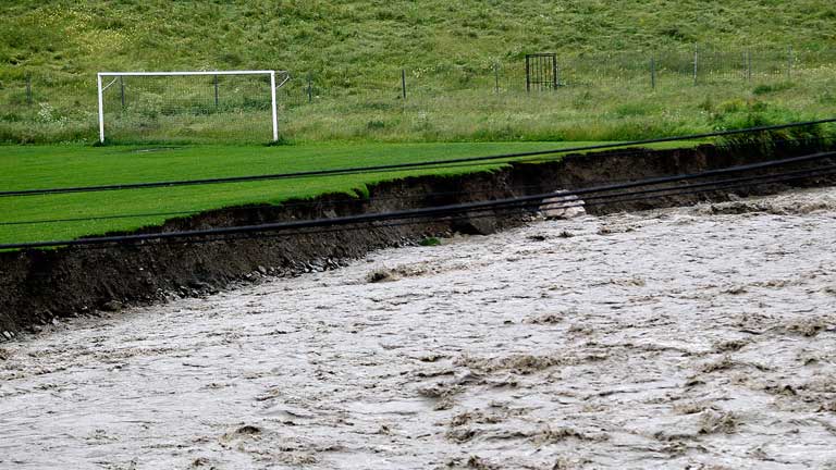 Lluvias localmente fuertes o persistentes en Cant&aacute;brico y Pirineos