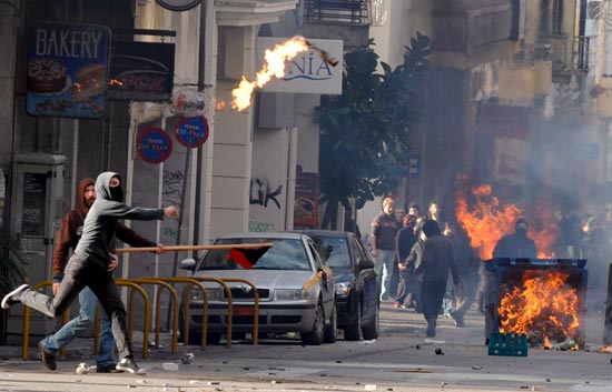 Contin�an los disturbios en Grecia