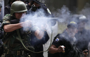 Ver v&iacute;deo  'Contin&uacute;an los enfrentamientos violentos en Honduras'