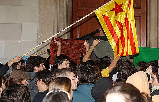 Varios contusionados en Barcelona en una manifestaci&oacute;n contra el Plan Bolonia