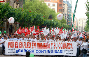 Ver v&iacute;deo  'Los contrarios al cierre de la central nuclear de Garo&ntilde;a salen a la calle convocados por el comit&eacute; de empresa'