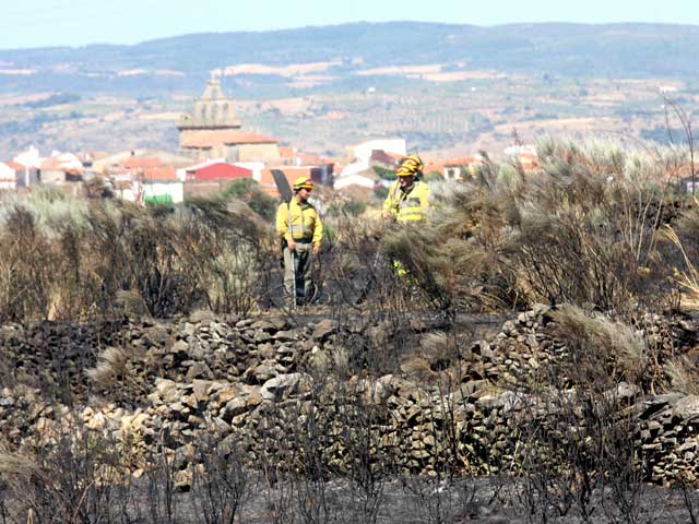 Controlado el incendio del Parque Natural Arribes del Duero en Salamanca