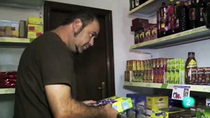 Ver v&iacute;deo  'Convive - Misi&oacute;n: To&ntilde;&iacute;n tiene que comprar los cereales que le gustan a su hija'