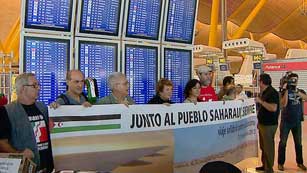 Ver v&iacute;deo  'Los cooperantes espa&ntilde;oles regresan hoy a los campamentos saharauis'