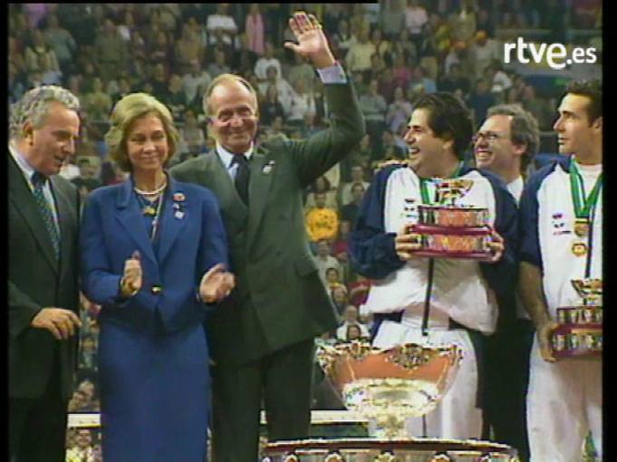 Copa Davis 2000: triunfo de la selecci&oacute;n espa&ntilde;ola (en directo en el telediario 2)
