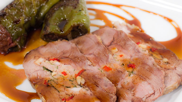Saber Cocinar - Cordero relleno a la sal con pimientos sorpresa