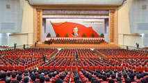 Ir al Video&nbsp;Corea del Norte celebra el 101 aniversario del nacimiento de su fundador, Kim Il-sung