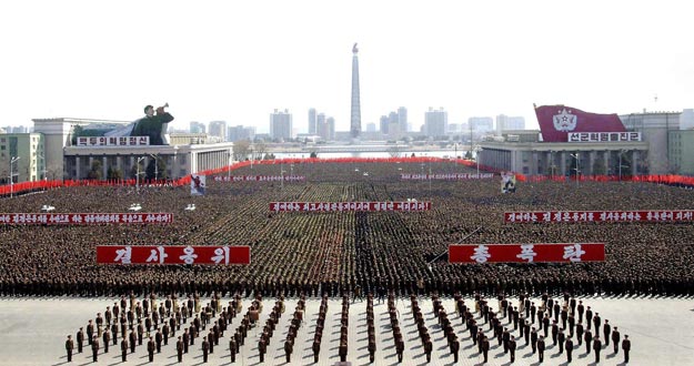 El ejército de Corea del Norte, concentrado en la plaza de Kim Il Sung, en Pyongyang