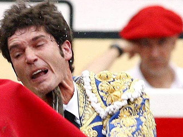 El torero Sergio Aguilar, corneado en el cuello