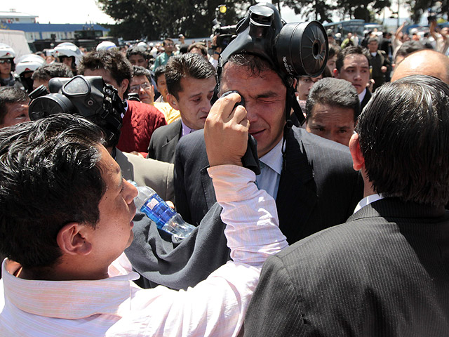Rafael Correa llega a las instalaciones del Regimiento Quito