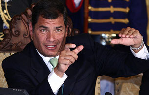 Ver v&iacute;deo  'Correa y Ch&aacute;vez piden a Uribe que ense&ntilde;e el acuerdo con EE.UU.'