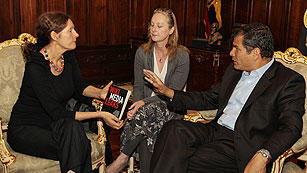 Ver v&iacute;deo  'Correa reitera a la madre de Assange que tomar&aacute; decisi&oacute;n soberana sobre asilo'