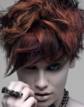 Corte despuntado y peinado hacia la cara, por Phil Smith, de Tony & Guy.
