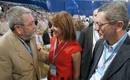 La secretaria general del Partido Popular, Mar&iacute;a Dolores de Cospedal, saluda al secretario general de UGT, C&aacute;ndido M&eacute;ndez, y al alcalde de Madrid y miembro del comit&eacute; de Direcci&oacute;n del partido, Alberto Ru&iacute;z Gallard&oacute;n.