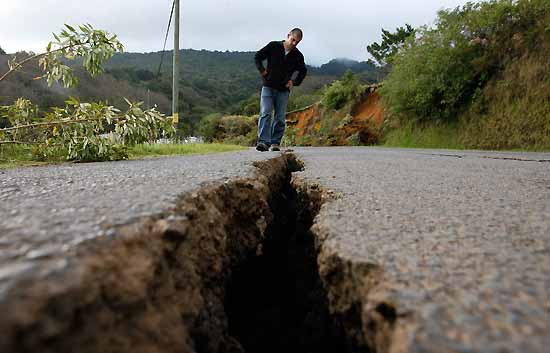 Ver v&iacute;deo  'Costa Rica sufre un terremoto que deja al menos cuatro muertos'