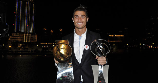 CRISTIANO RONALDO ES GALARDONADO EN LOS PREMIOS GLOBO DE F&Uacute;TBOL EN DUBAI