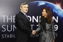 Cristina Fern&aacute;ndez de Kirchner saluda a Gordon Brown