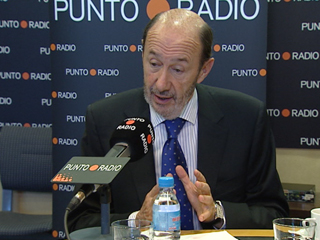 Ver v&iacute;deo  'Cruce de acusaciones entre Aguirre y Rubalcaba sobre educaci&oacute;n'