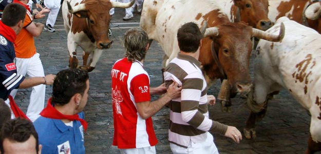 CUATRO HERIDOS POR ASTA DE TORO, UNO DE ELLOS HA FALLECIDO CUATRO HERIDOS POR ASTA DE TORO, UNO DE ELLOS HA FALLECIDO