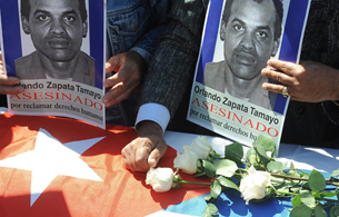 Ver v&iacute;deo  'Cuba intenta atajar las duras cr&iacute;ticas que ha recibido por la muerte del opositor Orlando Zapata'