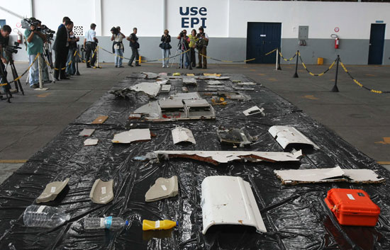 Los primeros cad&aacute;veres analizados del Airbus no presentan quemaduras