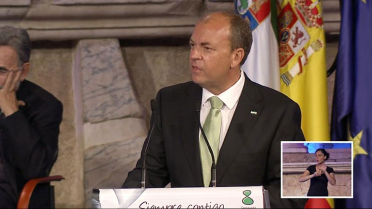 Extremadura compensar&aacute; la subida del IVA en la cultura y el material escolar con ayudas econ&oacute;micas