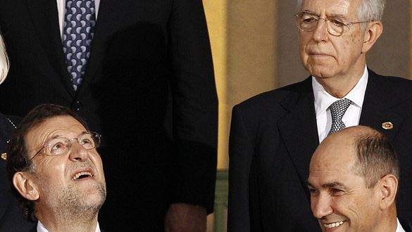 Monti, junto a Rajoy y el primer ministro esloveno, en la cumbre de la OTAN de Chicago.