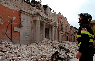Ver v&iacute;deo  'Se cumple una semana de la tragedia de L'Aquila'