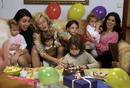 In&eacute;s, orgullosa por la confianza que en ella ha depositado su hermano, decide contarle a sus padres que ten&iacute;a hero&iacute;na guardada. La confesi&oacute;n tiene lugar durante el cumplea&ntilde;os de Oriol y Mercedes acaba estallando; est&aacute; preocupada por su tumor y la m&aacute;