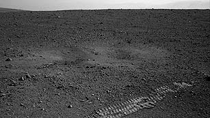Ver vídeo  'El Curiosity realiza el primer recorrido y deja sus "huellas" en Marte'