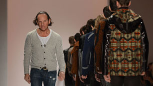 Ver v&iacute;deo  'Custo Dalmau, todo un veterano de la pasarela de Nueva York'